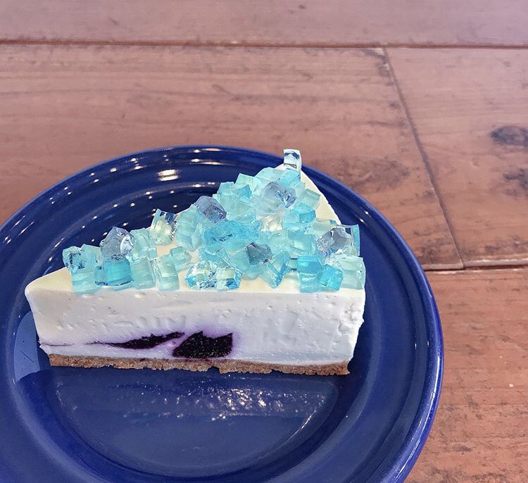 まるで 宝石が散りばめられたケーキ 綺麗すぎて食べられないチーズケーキが話題 Togetter