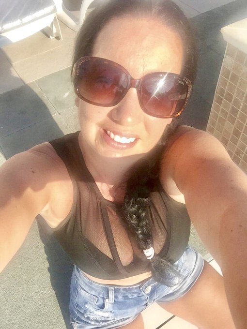 Was macht ihr sch&ouml;nes meine S&uuml;&szlig;e? Ist es bei euch auch so heiss   Ich genie&szlig;e die Sonne und Hitze ☀️🔥💦  https://t<a href="/tag/longhair"class="tags"><span>#longhair</span></a><a href="/tag/saturday"class="tags"><span>#saturday</span></a><a href="/tag/blackhair"class="tags"><span>#blackhair</span></a><a href="/tag/belgium"class="tags"><span>#belgium</span></a><a href="/tag/adultwork"class="tags"><span>#adultwork</span></a>