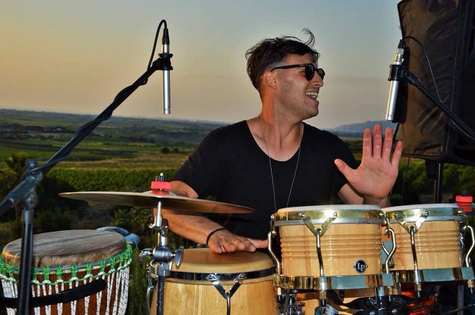 TimbalSal's tweet photo. Evento "CANTINE APERTE 2018" @SALTIMBAL (DRUMMER&amp;PERCUSSIONIST) 🥁 🌍@kikafina90 @marcofi5 @cantinefina @sergiofina #cantineaperte #cantinefina #percussion #tramonto #life #OfficialPage #instagram #socialnetwork #music #congas #toca #groove #sound #life #colori #bongos #natura. https://t.co/wCej5QFEas