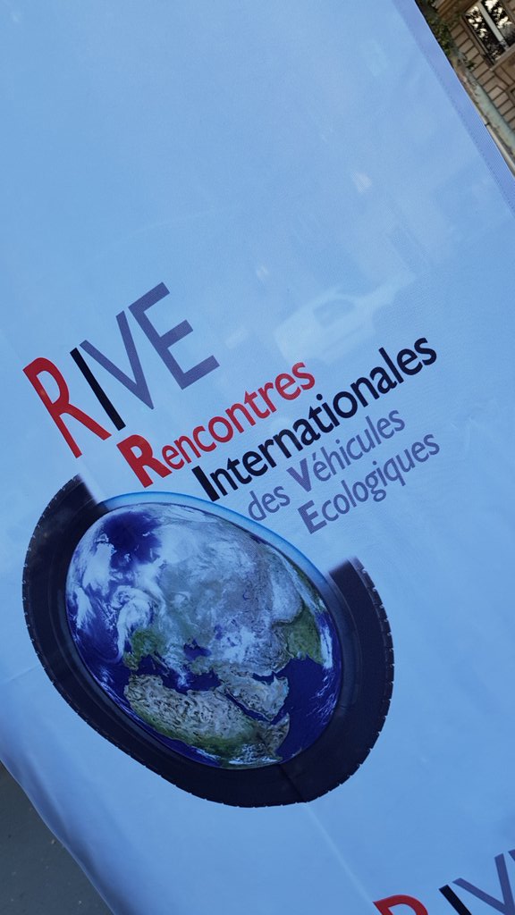JeanLucCOUPEZ's tweet photo. #Jean_Luc_Dupont Président du @SIEIL37 maire de #Chinon Vice-President @fnccr signe la Charte_Disque_Vert lors de #RIVE2018 @RIVEevent
Info #BLUE2BGREEN #Expert_mobilité et #Infrastructures_de_Recharge #IRVE pour les Véhicules électriques
https://t.co/PxHE7mYsOa @Qualif_IRVE https://t.co/ow7dXeKRKf