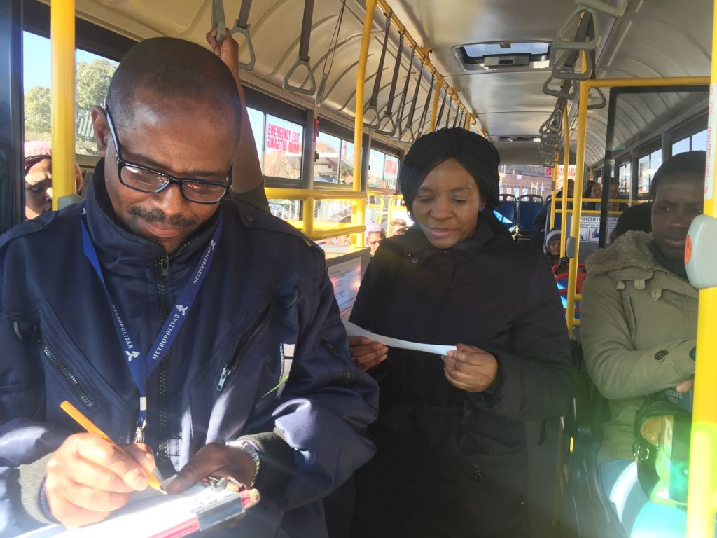 JoburgMetrobus's tweet photo. @JoburgMetrobus management hits the road once again to interact with commuters to improve services.
@CityofJoburgZA
Mbus #Cares
#MbusInterventions https://t.co/SQMjGNvFsP