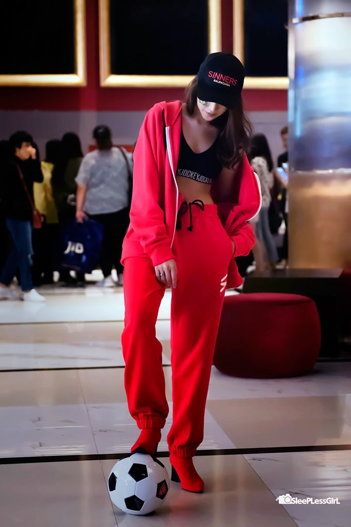 sleeplessgirl_'s tweet photo. คืนนี้ดูบอลกัน⚽️ #truevisions4k #aimsatida #TeamAIMazing https://t.co/fVUNUkmXZe