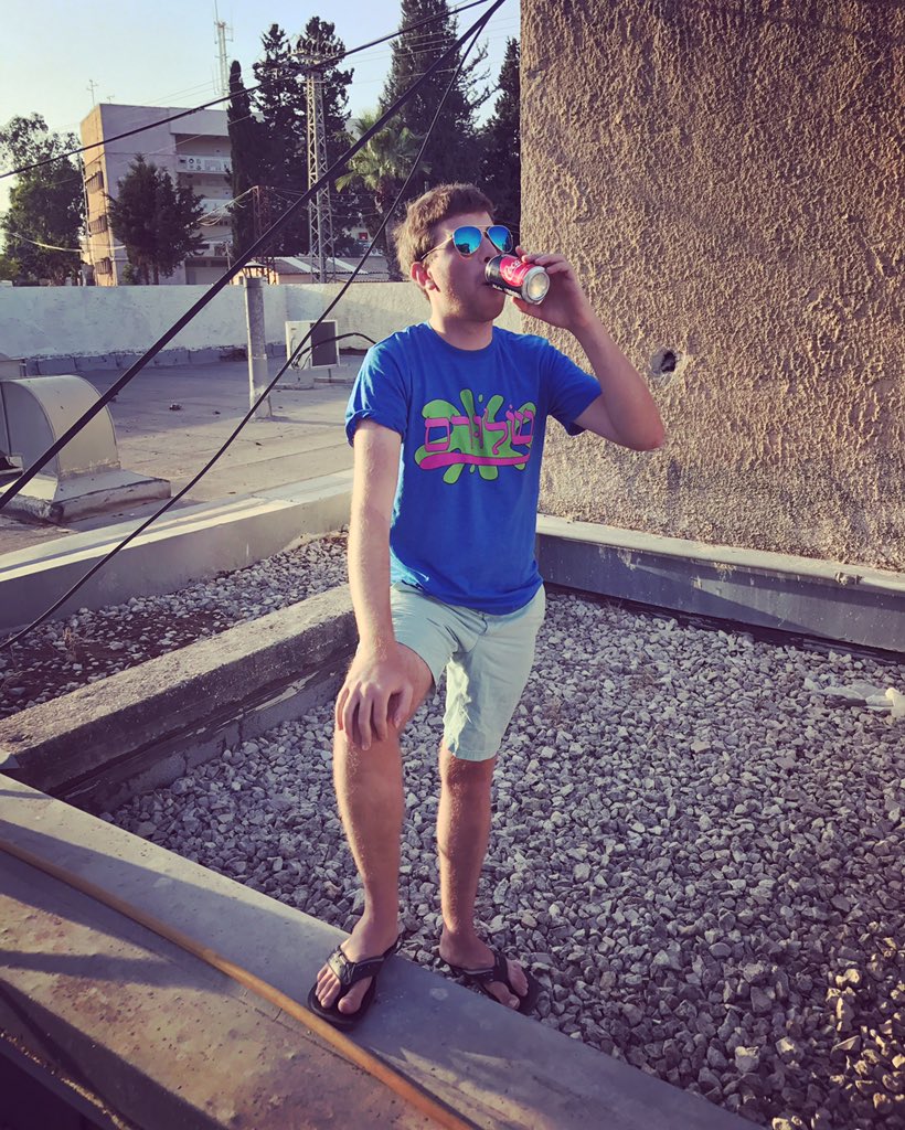 JoshuaHWeiss's tweet image. לשתות יותר שלורם #Futurama #Slurm #ReferToShirt #Zoidberg #Hebrew #RipSlurmsMacKenzie @TheBillyWest