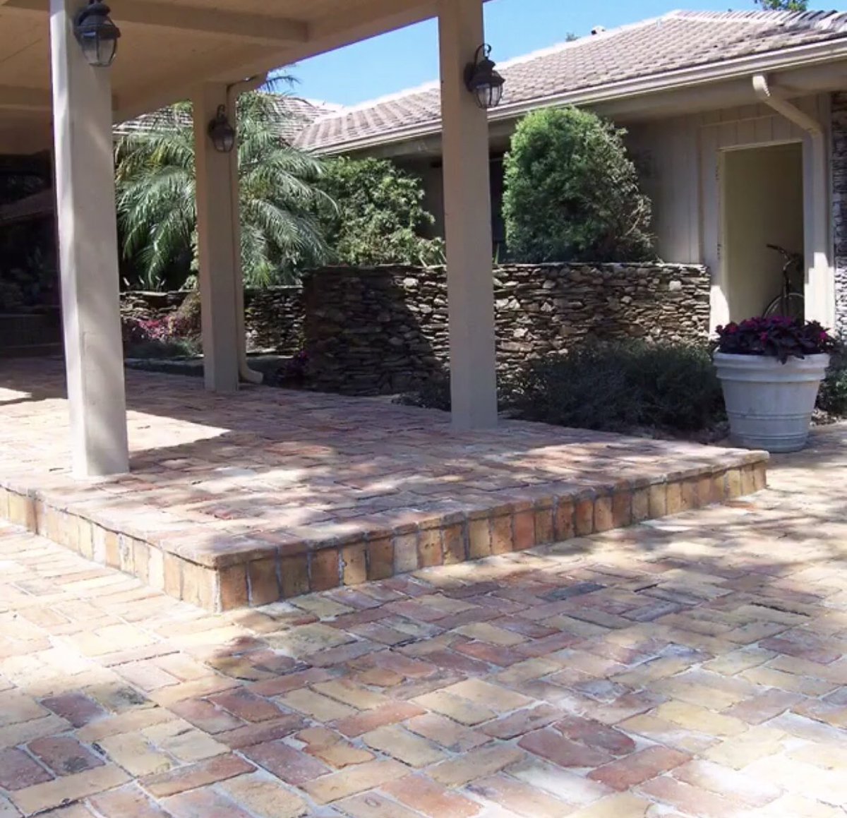bltcontracting's tweet image. Old Chicago Brick step with walkway leading to the front door.

Location // Delray Beach, FL

561. 441. 1899

blt-contracting.com

#BLTContracting #SouthFlorida #GeneralContractors #WestPalmBeach
