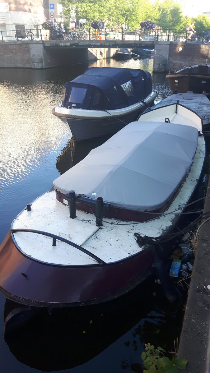 Vandaag een nieuw zeiltje gemonteerd op een grachtenbootje.