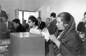 3 de julio de 1955.- Por primera vez votan las mujeres en las elecciones federales de México.