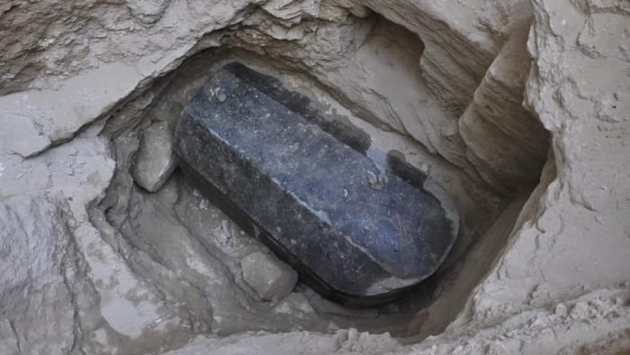 UlycesEditions's tweet photo. Des archéologues découvrent un mystérieux sarcophage noir à Alexandrie https://t.co/AQrtwGjQdN https://t.co/dZ8UtQ0s4Y