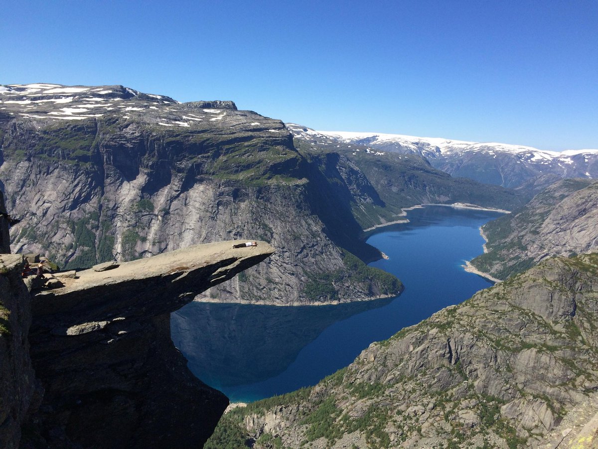 PONSH68's tweet photo. 8 hours of hiking to trolltunga with @patronusi 

Worth it https://t.co/i9IE8BY1dt