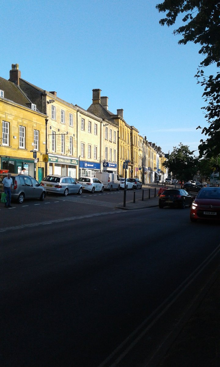 JumpingWaterJet's tweet image. Chipping Norton looking strangely quite tonight. I wonder where everyone is?.#waterfeatures 
 #smallbusiness#ponds 
#watergardens