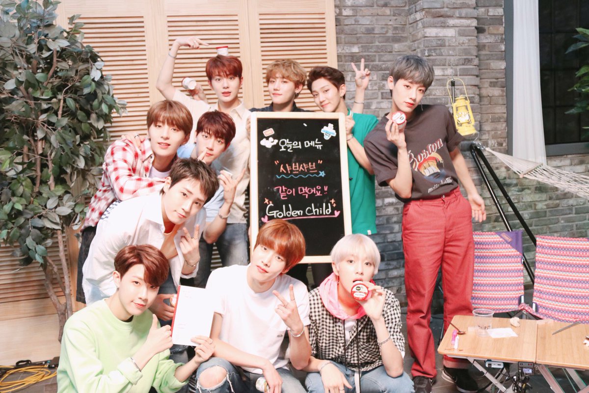 GoldenChild's tweet photo. [#Golden_Child] 대박🤭 금둥이들과 함께���던 #같이먹어요 ! 다들 맛있는 야식 같이 먹었나요?🙄
평소 샤브샤브를 좋아하는 우리의 금둥이들 방송 하는 내내 행복한 시간을 보냈다는 건 안비밀입니다!🤫💕
내일이면 이제 컴백! 다들 금둥이들과 함께 달릴 준비 되셨죠?😉 https://t.co/6nrkm1IJGg