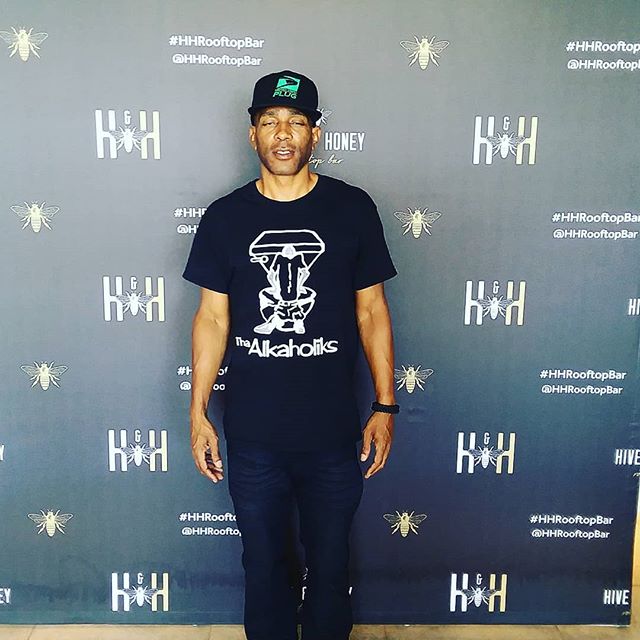 j_ro_alkaholiks's tweet photo. Good day! Sometimes I have to catch a few winks in between pics lol... giraffes only sleep up to 20 minutes per day in 3 minute increments. #gosweden #giraffeOG @thaalkaholiks #anticsinternational https://t.co/peOVvzv8F4 https://t.co/fLHlNLpOts