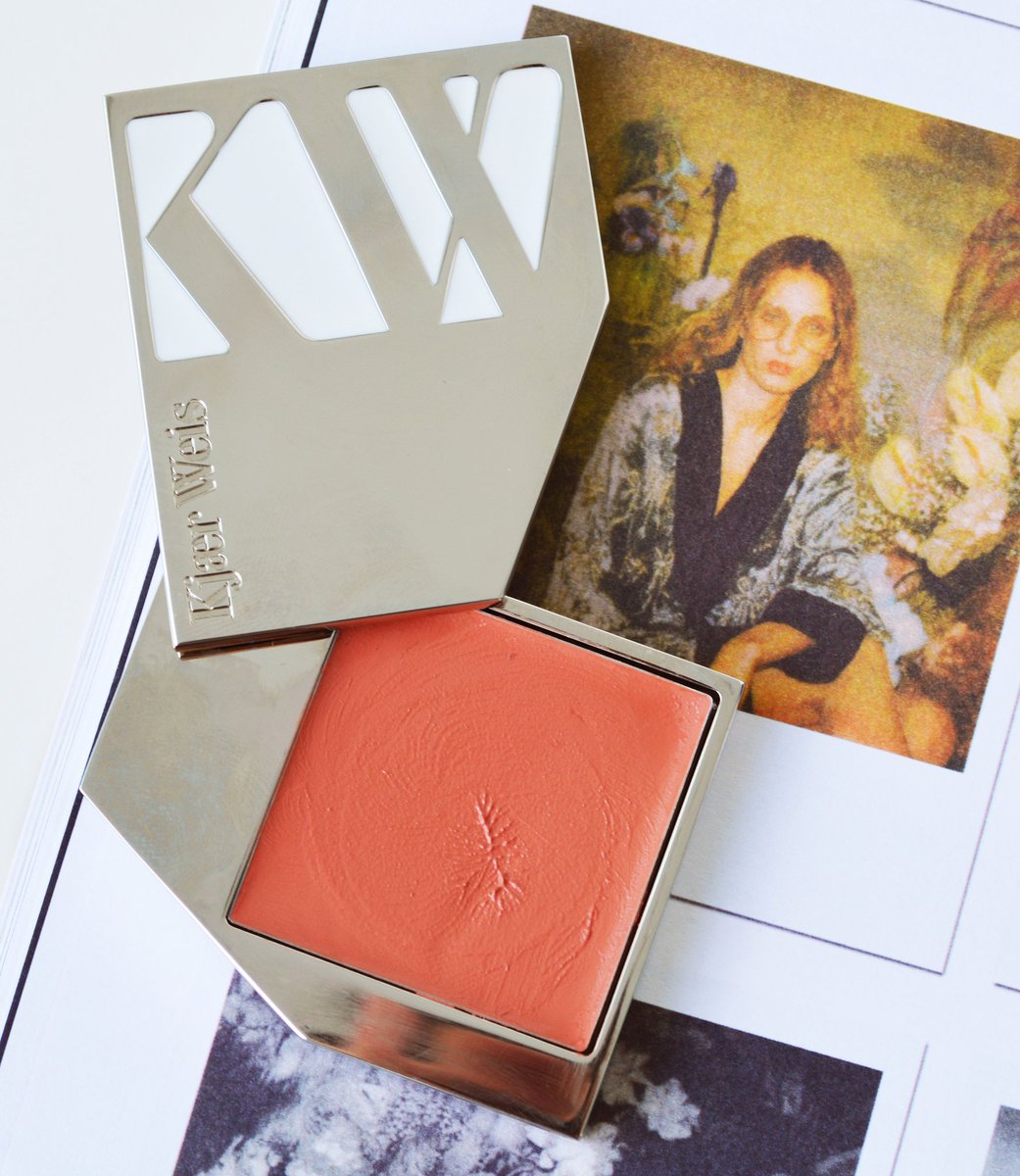 Kjaer Weis Cream Blush in Suntouched is the perfect blush for summer. Read all about this beauty on My Summer Edit! ☀ bit.ly/2KfXh1c
#makeup #blush #beauty #bbloggers #beautyblogger #MakeupAddict #summertime #bblogger #instabeauty #makeupchat