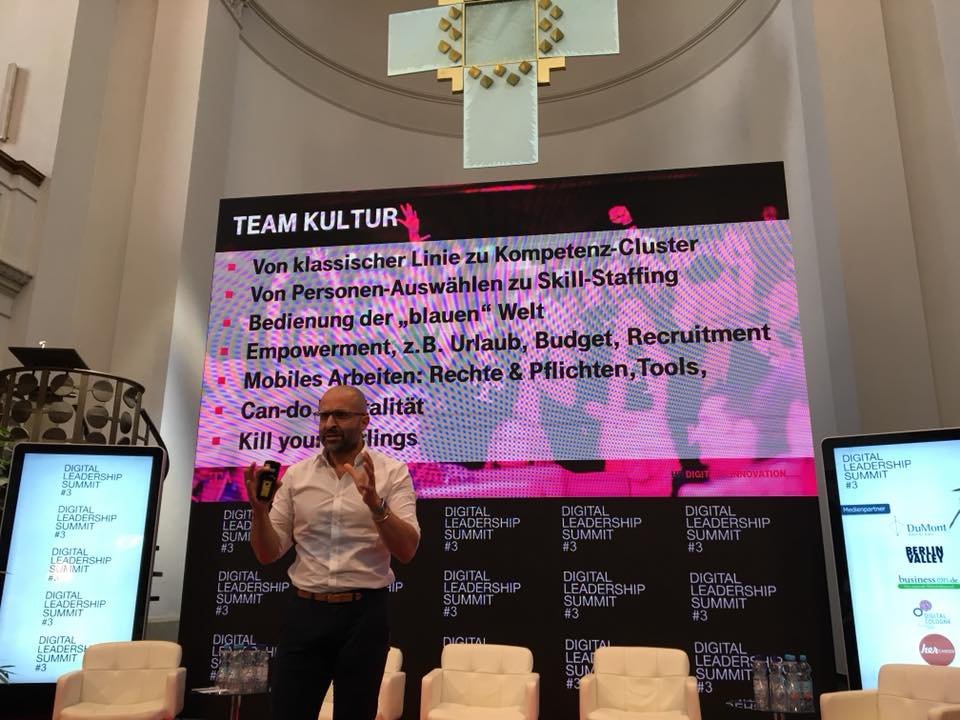 TrainingAktuell's tweet image. Die Digitalisierung macht den Menschen nicht überflüssig, er bleibt wichtig – als Entscheider, Kunde, Innovator, Mitarbeiter, Gestalter, Netzwerker. Eine Erkenntnis des Digital Leadership Summit, mehr dazu im Blog: buff.ly/2lPbV5e #dls3