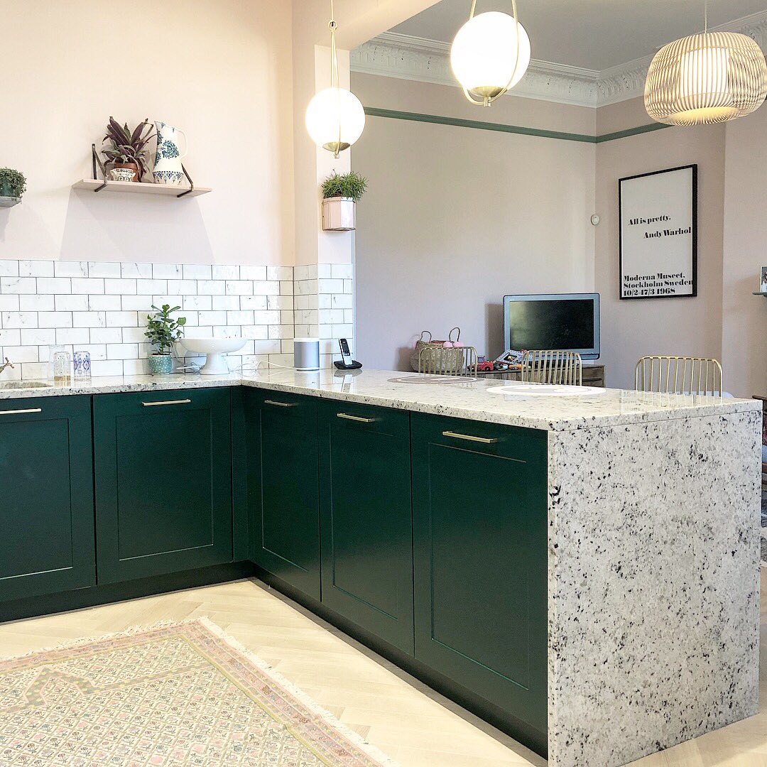 Kenickie_M's tweet photo. When being brave and bold really pays off. Great to be involved in a wonderful project #KBNM #Störmer #Germankitchen #greenkitchen #brasskitchen #cosentino #sensagranite #greenandpink #edinburghhome #morningside #edinburghdesign #edinburghproperty #edinburghkitchen #edinburgh https://t.co/HUieHjIauH
