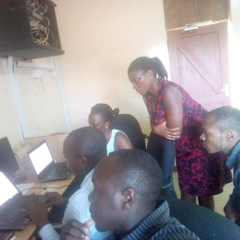 Mak_CHAP's tweet photo. The @Mak_CHAP ED,@dkaj04 takes the data team through Salford predictive Modeller (Tree classification )@valerietusubira @natukwatsadavis @TryphenaN @GyezCollins https://t.co/O1ZHhWyDHI