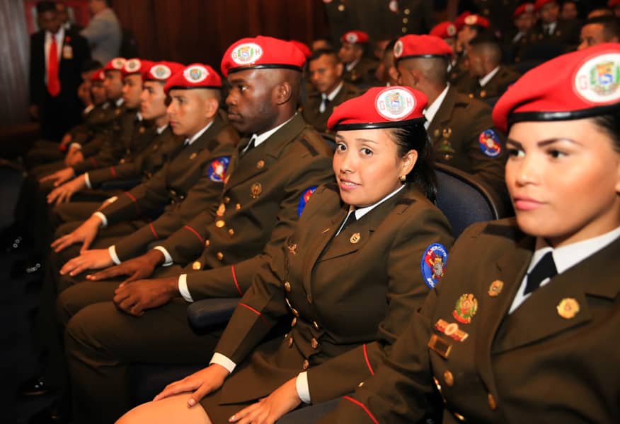 Gracias por su protección, su custodia y su compromiso, ustedes no están custodiando solamente a un Presidente, ustedes están custodiando y salvaguardando la voluntad de un pueblo. ¡Qué Viva la Guardia de Honor Presidencial! goo.gl/b9noXB