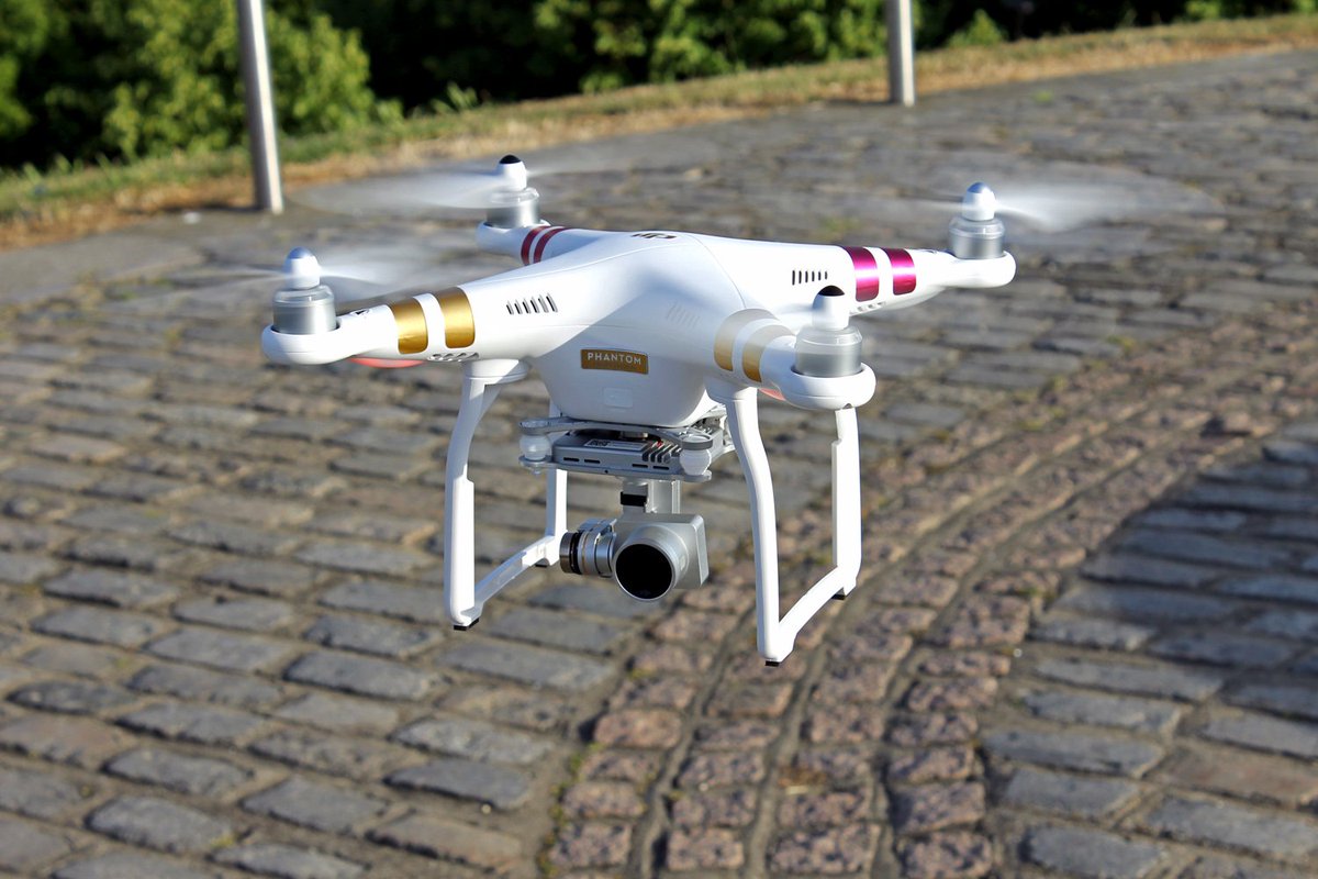 SmiChrisSoft's tweet photo. #Technology_in_2030: #Drone will deliver everithing you ordered, right to your doorstep. Everything under the sun will be delivered by drones, as long as it is relatively light, under 10 pounds or so — things like books, chargers, batteries, medication and cleaning products. https://t.co/U2D3rcDJoE