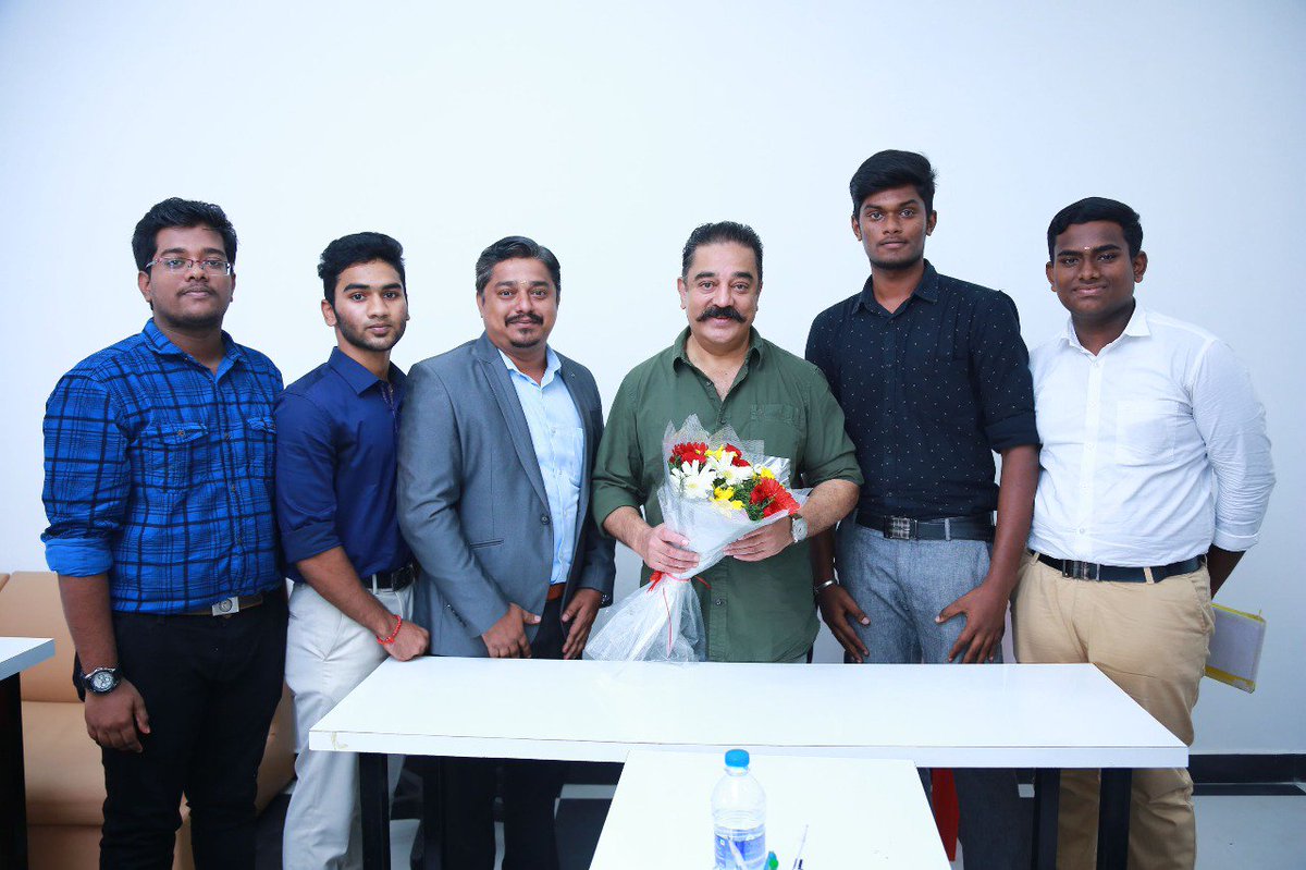 maiamofficial's tweet photo. Makkal Needhi Maiam party President Mr Kamal Haasan's meeting with students of Hindustan Institute of Science and Technology ( Amarnath, Sudhir, Hari Krishna and Giri Prasad) and their Guide Mr Dinesh who designed JaiHind 15 - the lightest Satellite.
#Nammavar
#KHforTN https://t.co/9saIbZCx8b