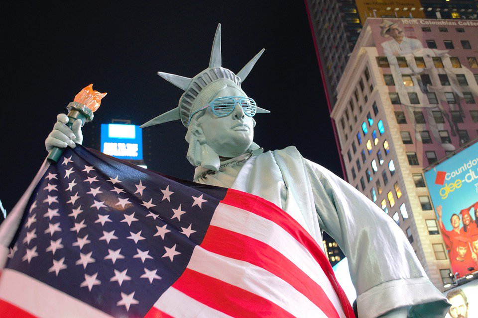 JulyFourthCom's tweet photo. #NYC! It's your last chance to get this #deal on our #4thofJuly #party cruises and get the best views of @Macys #fireworks show!

Enter #Promo #Code LastChance4th on any of cruises in this #blog
https://t.co/EV0dJyGtBn and get 10% OFF GA! 

#events #fun #yacht #nightlife #July4th https://t.co/35kAjF8ngg