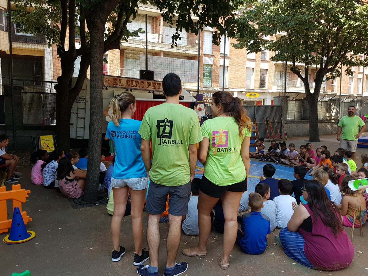 Segon dia de casal!! Salut i circ!! #tallerdecirc #batibullassociaciolleurecreatiu #gironacasalsestiu