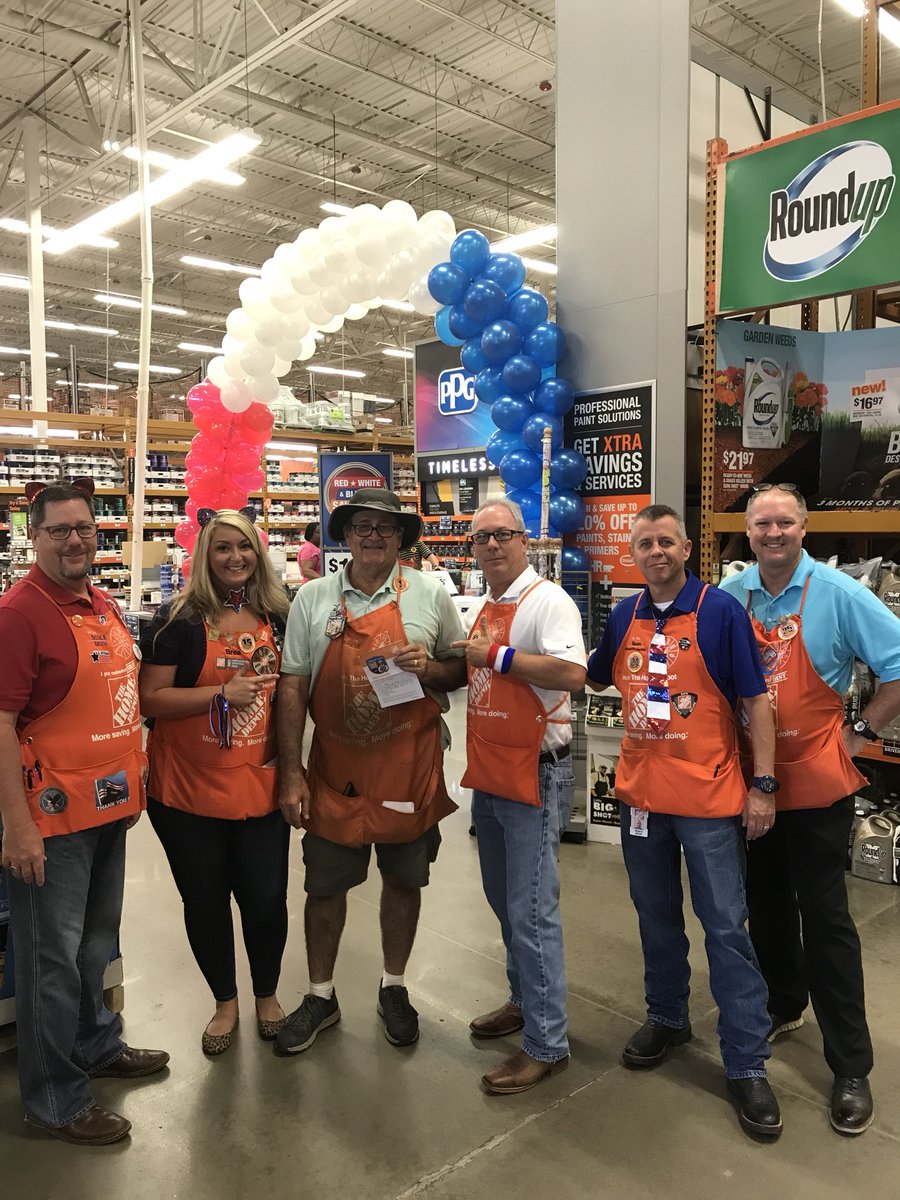 Recognizing John at 1402 for driving an awesome Customer Experience during the RWB event!  #ateam #swbest