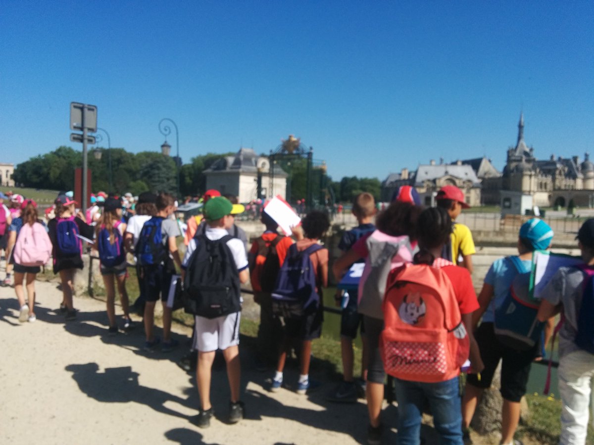 camus95CM1's tweet photo. Superbe journée au château de Chantilly sous le soleil ! À jeudi avec vos jeux de société pour ces deux derniers jours ;) https://t.co/NTfkx06dxs