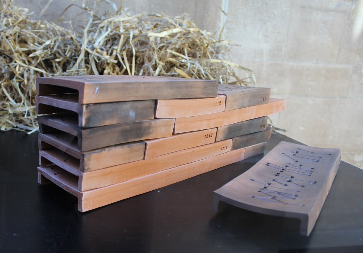 The #GreatFireofSouthwark 1212 burned for 10 days. 2 days later the Mayor decreed thatch roofs be plastered or pulled down and replaced with clay tiles. Residents had 8 days to comply. Exhibition of burnt London clay by <a href="/IamAlisonCooke/">Alison Cooke</a> at <a href="/Southwarkcathed/">Southwark Cathedral</a> eventbrite.co.uk/e/fire-1212-ti…