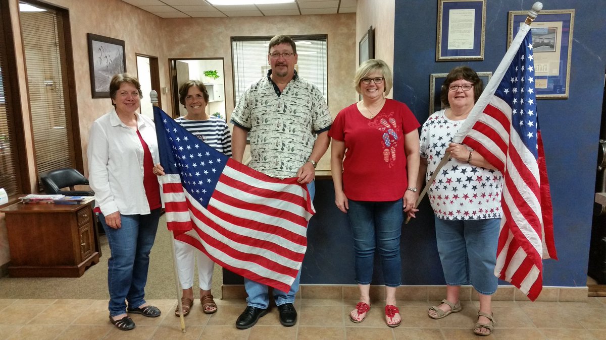 MidwestMikeSch's tweet photo. Celebtating the upcoming July 4th holiday in Dalton @MidwestBank #July4th https://t.co/PdeTJRRpdv