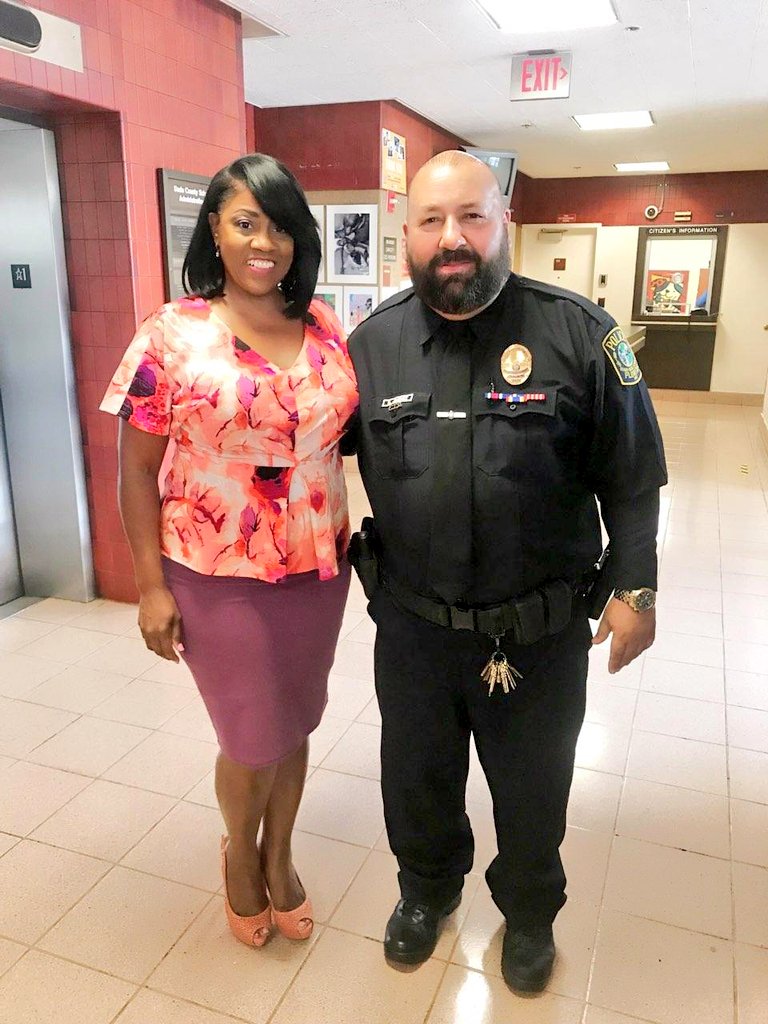 parkview_ed's tweet photo. Congratulations to MDCPS first class of 7 0fficers, Chief Lopez and Officer Shannon Spence! @edwinlopezMDSPD https://t.co/Hjk3lZ2b4U
