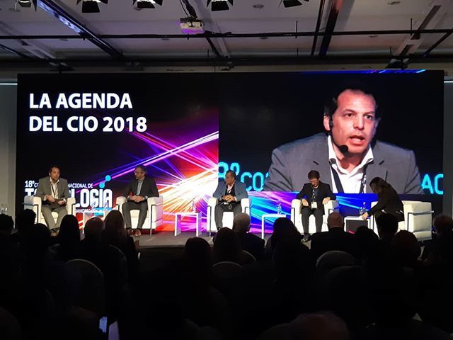 pabloenblanco's tweet photo. A lleno completo "La Agenda del CIO 2018" en #TecnoAmba @ambanet @eamba 
#TransformacionDigital #DigitalBanking #Digitaltransformation #fintechenespañol #fintech https://t.co/KYnEFMNnFl https://t.co/y22oMFKP4m