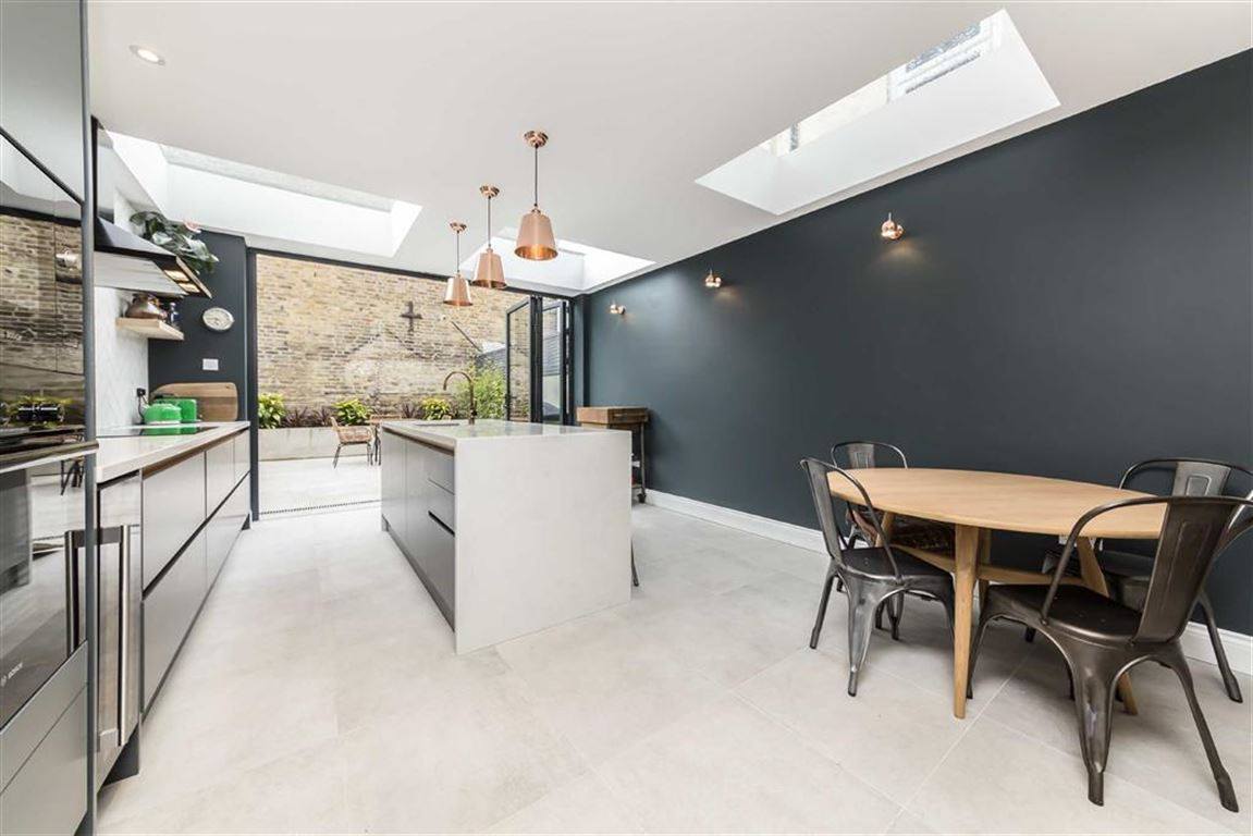designMUSE23's tweet photo. We love this. Companies like @arkay_windows and @Glass_Finepoint specialise in luxury looking home improvements like this one #homeimprovements #luxury #designideas #designMUSE https://t.co/lNLSoUSRKq