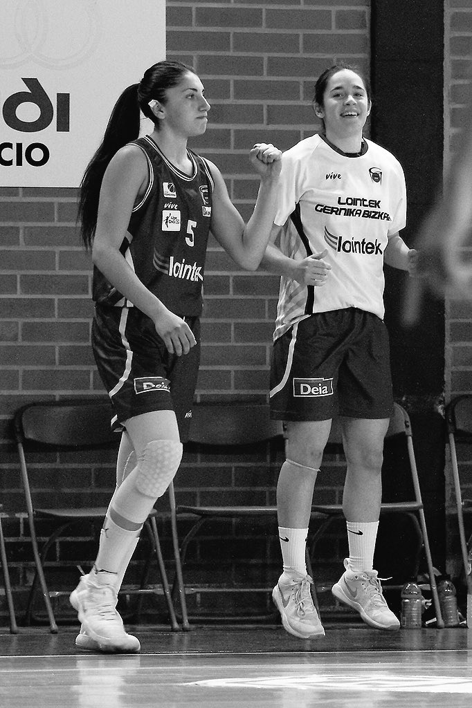 vicullorente's tweet photo. No llores porque terminó, sonríe porque sucedió.. 3 años, gracias de corazón por todo! Me llevo momentos y personas para toda la vida. Se cierra una etapa, pero una nueva comienza..Ojalá el destino vuelva a encontrarnos..
GRACIAS GERNIKA ! 
MALOSTE TE VOY A ECHAR DE MENOS♥️ https://t.co/pkvgxKJIh6