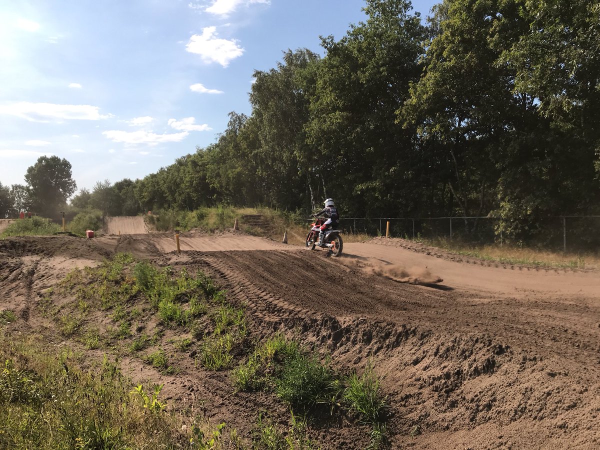 Working hard ! <a href="/KNMV/">KNMV</a> MX CTO coureurs op het circuit van Veldhoven !