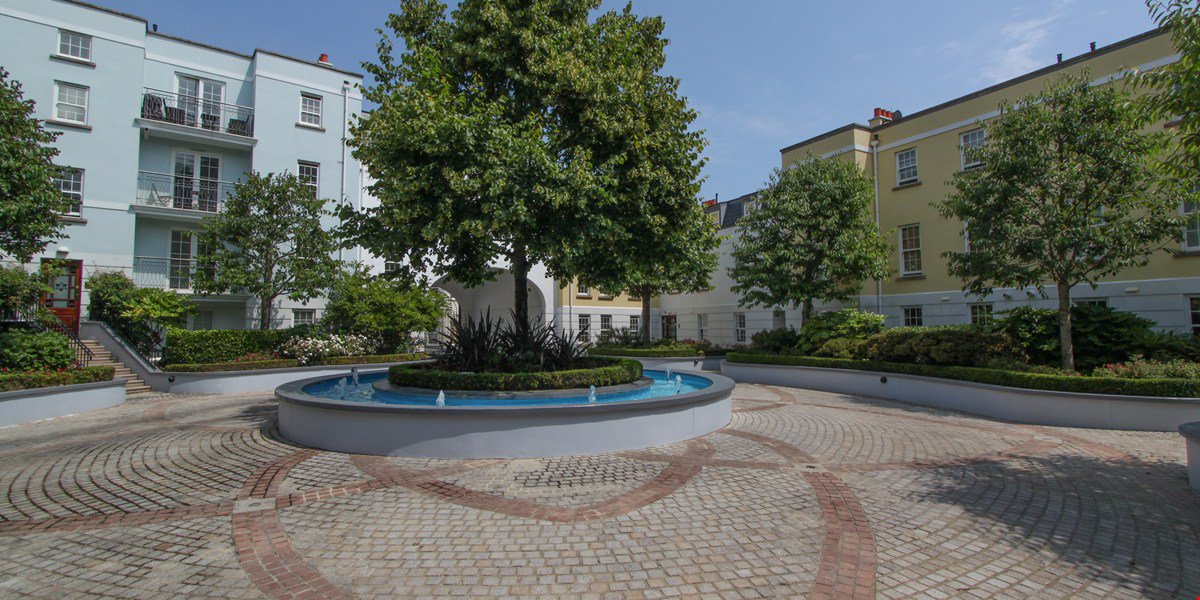 SarniaEstates's tweet photo. Apartment 4, La Serre House, Royal Gardens https://t.co/hqlRzlBEYK https://t.co/GOJ8844I71