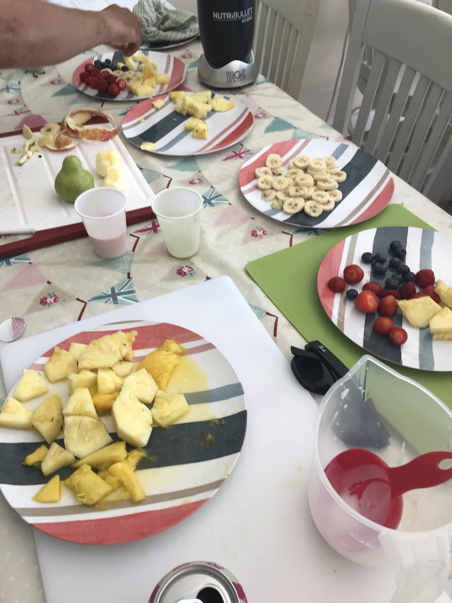 Thanks to <a href="/HeadStartFM/">HeadStart Wolves</a> <a href="/HStartCommunity/">HeadStartCommunity</a> WV10 activities our young people and parents are making delicious smoothies using loads of different fruit and veg .. including spinach ! 👍 <a href="/LocalTrust/">Local Trust</a> <a href="/BushburyHillEMB/">Bushbury Hill EMB</a>