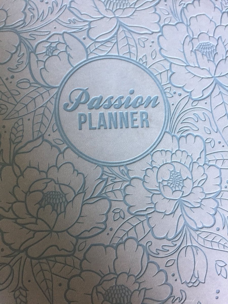 thetaylorwaynow's tweet photo. Ask yourself if what youโre doing today is getting you closer to where you want to be tomorrow! I use my @passion_planner to keep myself #organized as I work to achieve my #goals! #yeg #TheTaylorWay #TuesdayThoughts https://t.co/VOBDIEMBHr