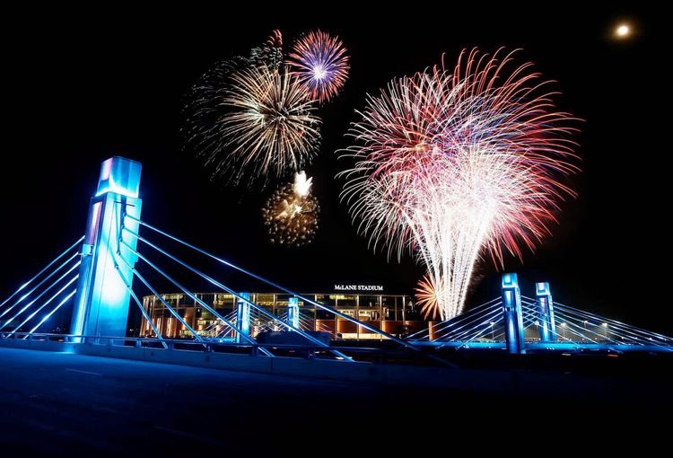 HiltonWaco's tweet photo. Happy 4th y'all! Fireworks this Wednesday on the Brazos! Gates open at 5 with festivities leading up to the show at 9:15! 🇺🇸 https://t.co/M1ElBkeNE9