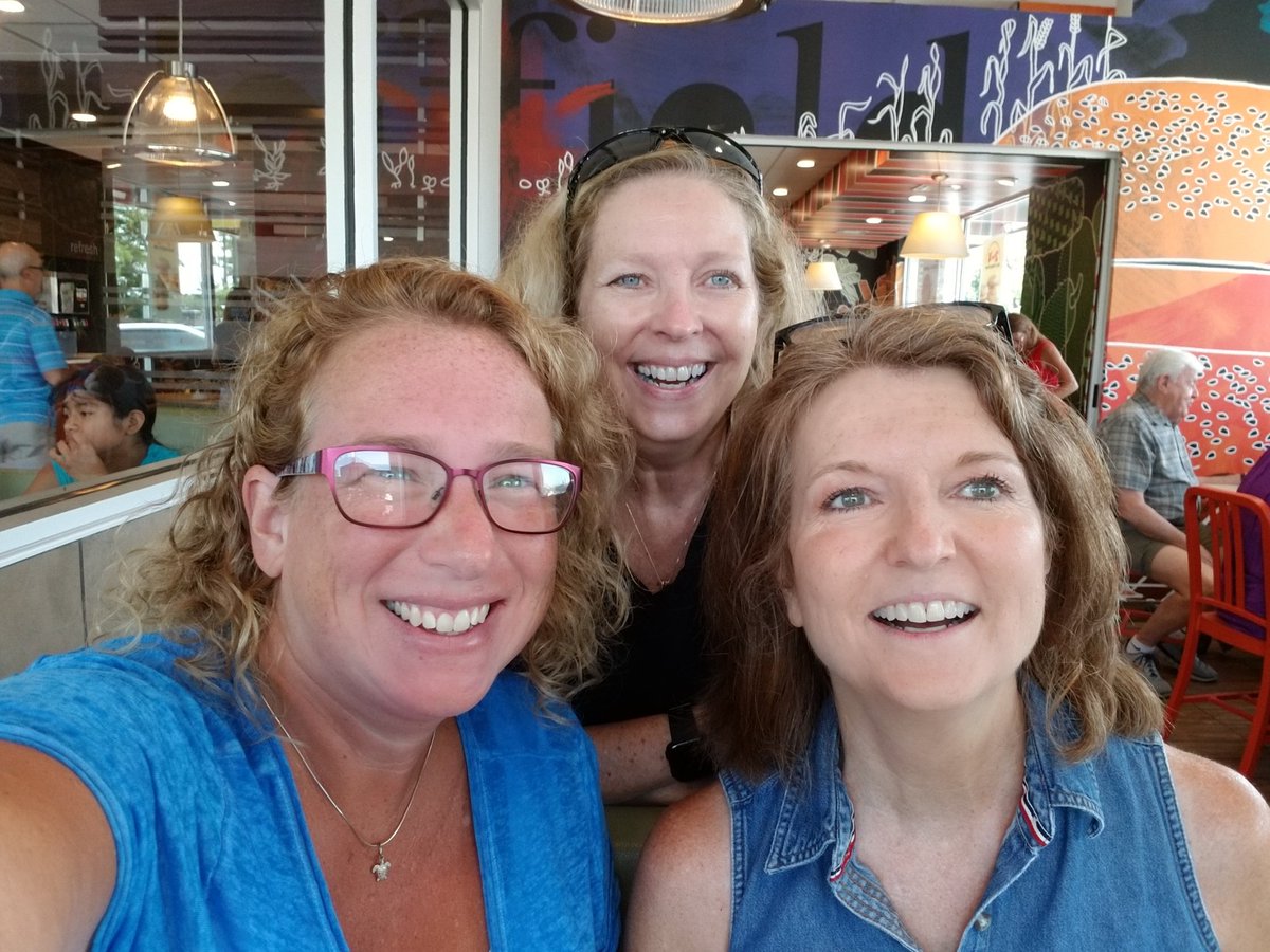 ELewis1223's tweet photo. Homeless 4th grade teachers meet at McDonald's. @NMPrincipal @MrsAmyFrance @KellyClifton6 https://t.co/V2nr4q8K0r