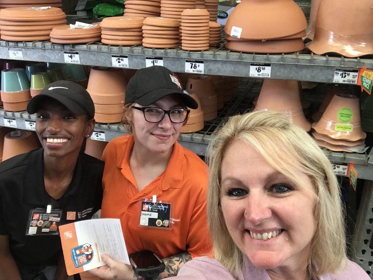 tesskapadia68's tweet photo. D261 STR 0172 Look who continues to deliver quality to our stores and customers earning a 5 ⭐️ bay awesome job Deanna. Thank you for your dedication and hard work @deborah_rambo https://t.co/tm3sMdqwFC