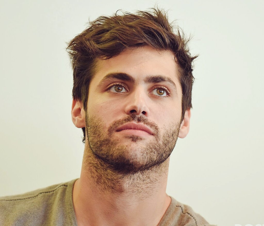 AriTang_Bam's tweet photo. Matthew has such beautiful eyes 💜 #SaveShadowhunters https://t.co/37djDPGZhj