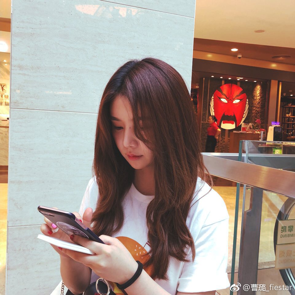 fiestar_snaps's tweet photo. [CAO LU WEIBO(3P)] fiestar_曹璐: [太开心][爱你]离广州的你们这么近！你们有感觉到吗？ https://t.co/5snAOu9ekz... https://t.co/ourOMmJBix #kpopsnaps https://t.co/ik0FvAqyMh