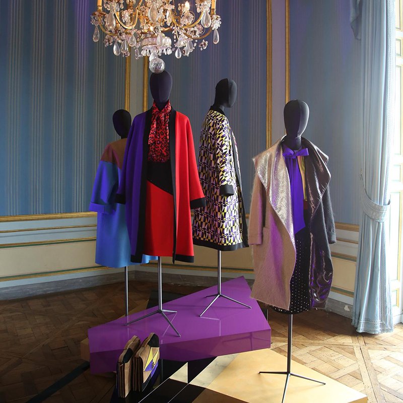 MarinaRinaldiMR's tweet photo. Strong contrasting colours, studs, golden embroideries, inlays and bold block colours: this is @faustopuglisi. Thumb through the photos and relive the exclusive preview event during the Paris #HauteCouture Week with @ashleygraham. #MRByFaustoPuglisi https://t.co/r3za5r1KSi