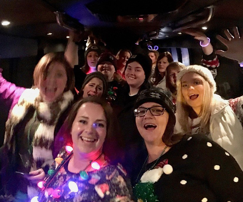 VIP_PDX's tweet image. Blasting your favorite tunes on our party bus, surrounded by all your friends. It doesn't get any better than that. #partybus #summer2018 #yolo #pdx #danceparty