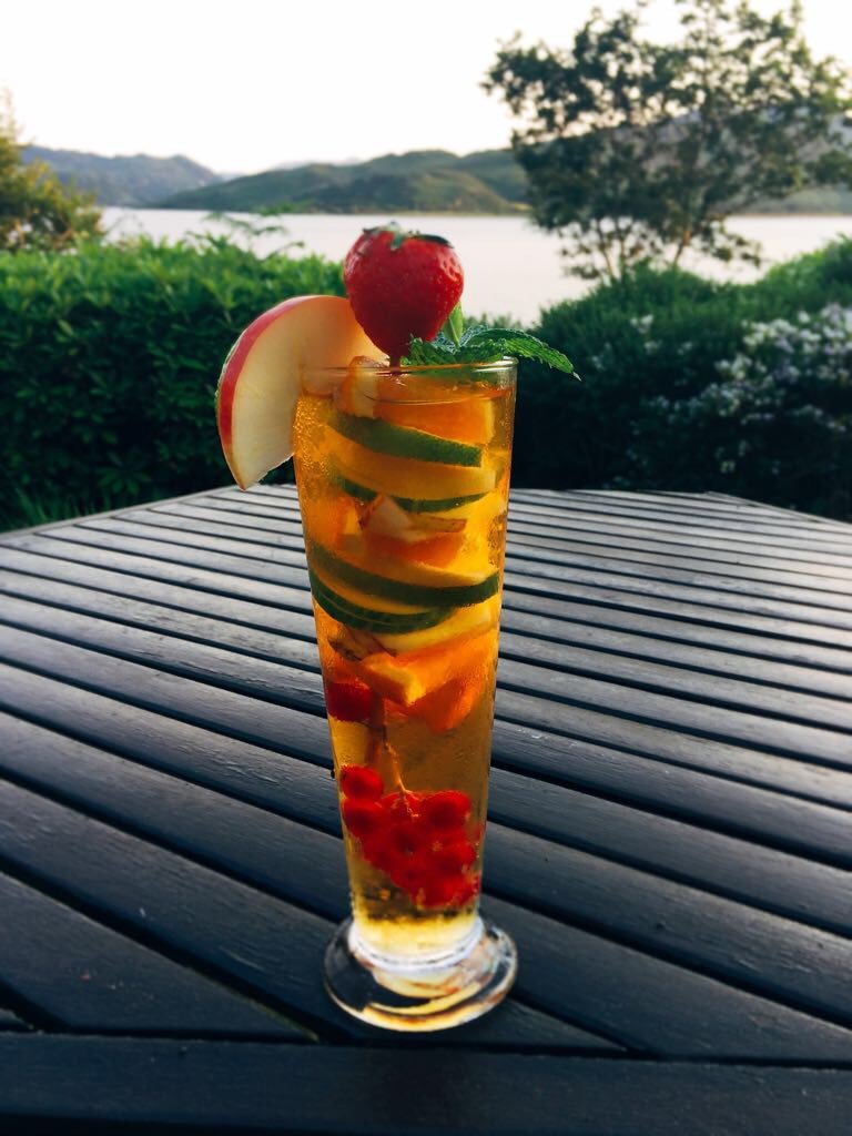IrelandBlueBook's tweet photo. In honour of #wimbledon kicking off this week, @CarrigCountry are serving up some refreshing #pimms to keep you cool while the tennis action heats up 
https://t.co/vJLMwB86hr for the delicious recipe #treatyourselftuesday #pimmsoclock https://t.co/VONLWeOvEd
