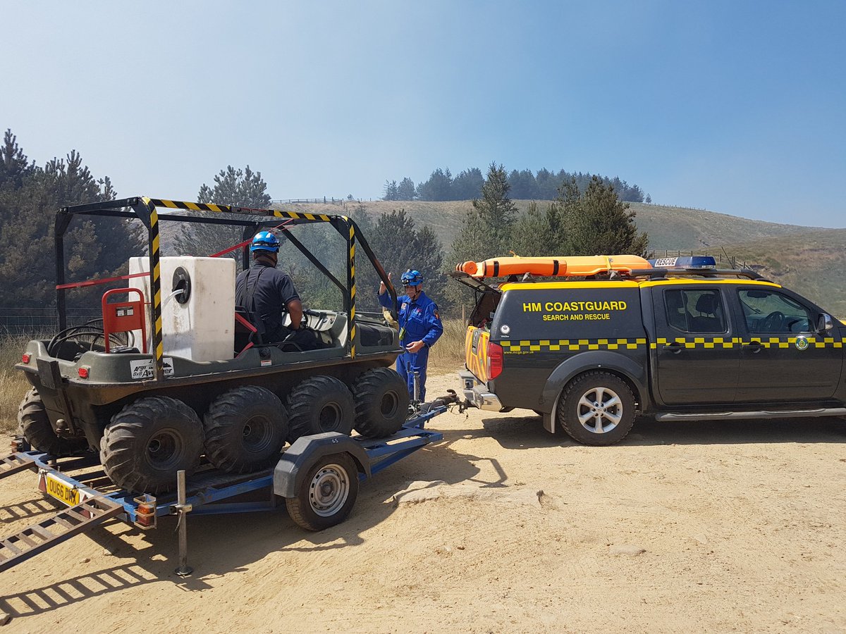 Another hot and dry day on #winterhill all crews working extremely hard in difficult conditions. <a href="/LancashireFRS/">Lancashire Fire & Rescue Service</a> <a href="/knottendcg/">knottend&morecambecg</a> <a href="/LythamCG/">Lytham Coastguard</a> <a href="/Coac_15/">Chris Turner</a> lots of other agencies in attendance.