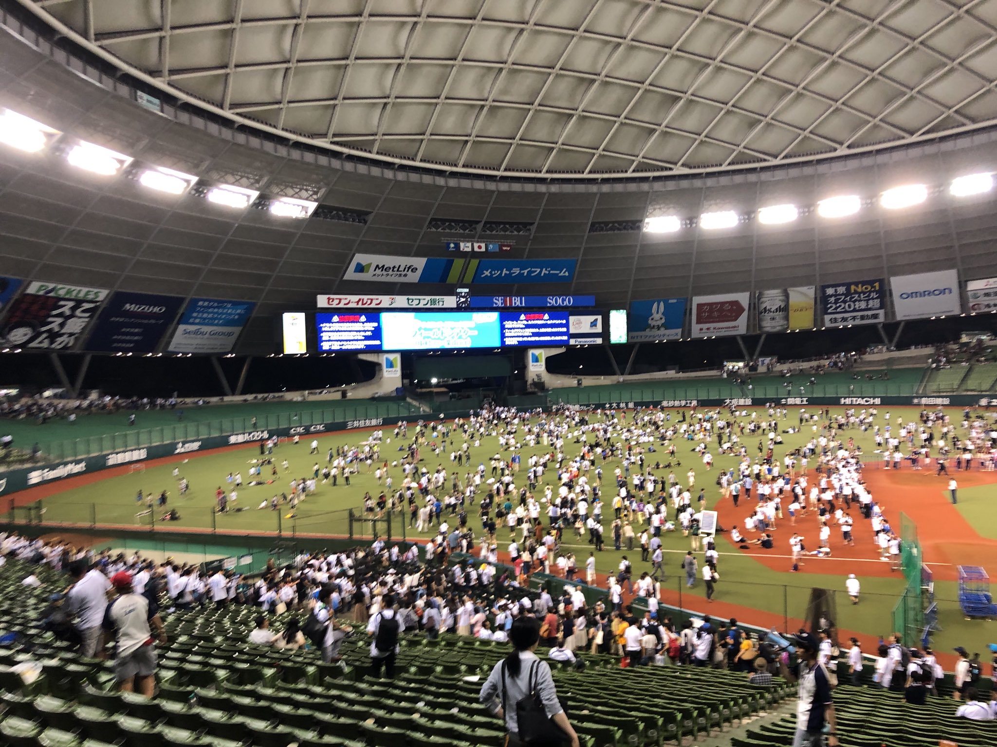 のぞみ 西武ドーム メラド でやるキスマイのライブ行く人いるかな 私はジャニオタ歴より西武ファン歴の方が長いので ちょっとだけ特徴を 画像 説明 内野スタンド中段から 内野スタンドやや下段から 外野スタンドは 座席 ではなく芝生 通常