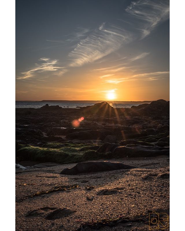 Straight at the sun, Watch your eyes!!!! #HopeCove #Devon #Devonshire Devon_Cornwall_beauty #DevonLife #sea #VitaminSea  #DevonCoast #ExploreDevon #IgersDevon ##Sunset #Sunset_pics #SunsetIG #Nikon #D810 ift.tt/2KFfZTA