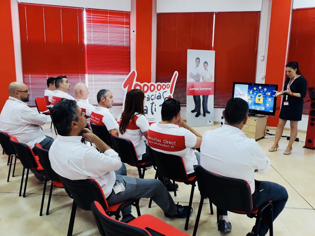 albermembrives's tweet photo. El departamento de formación a tope con nosotros!!!!! Gracias Lorena!!!!! @ThaisFerd @SecuritasDirect @comercial_sd @bortega79 https://t.co/hEEuOl39zm