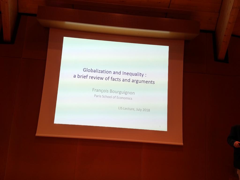 Francois Bourguignon is giving the annual LIS Summer Lecture. He is speaking about #globalization and #inequality. The audience is rapt. @lisdata #Statec.
