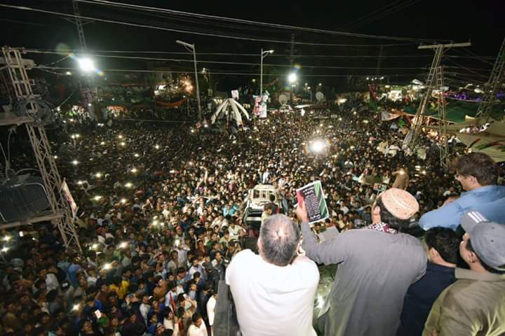 MajidAliZardari's tweet photo. Chairman @BBhuttoZardari  Welcomed by a huge crowd of Thousands of peoples at Shahdadpur #PS45 
Chanting slogans of #WazeerEAzwamBilawal were around the crowd

#BilawalBhuttoZardari
#BBteraKaaflaRukaNahin 
#BBteraKaaflaThamaNahin 
#TeerChaleyGa https://t.co/w8vAV4g3IN
